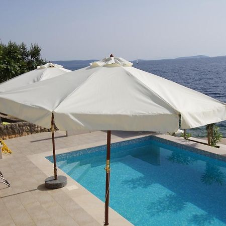Apartments Niana With Heated Seawater Swimingpool Donji Okrug  Kültér fotó