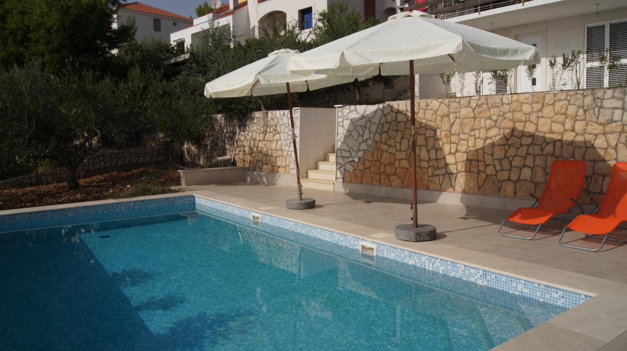 Apartments Niana With Heated Seawater Swimingpool Donji Okrug  Kültér fotó