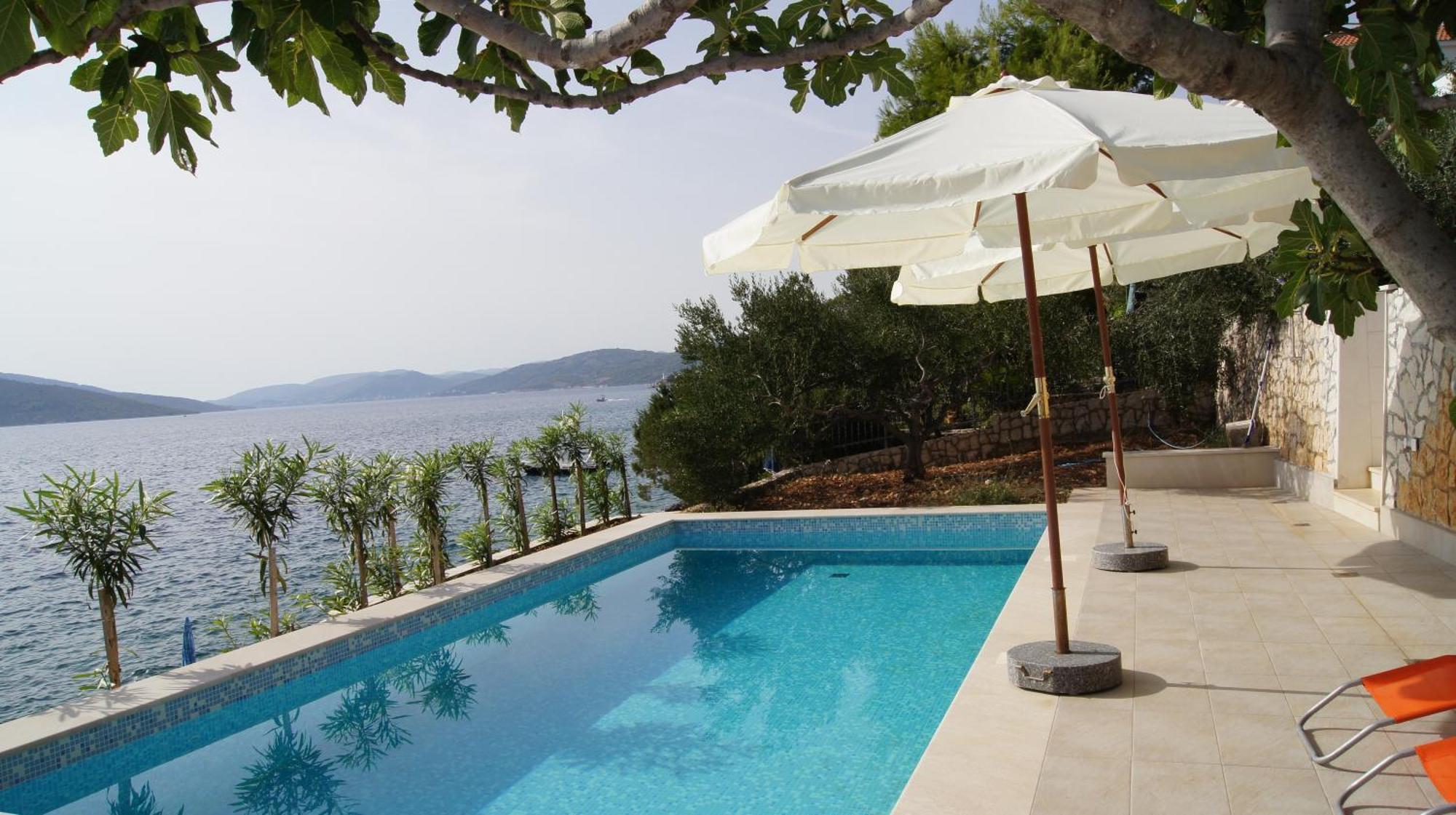 Apartments Niana With Heated Seawater Swimingpool Donji Okrug  Kültér fotó