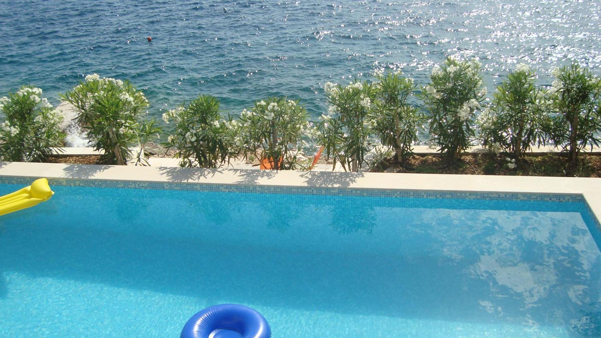 Apartments Niana With Heated Seawater Swimingpool Donji Okrug  Kültér fotó