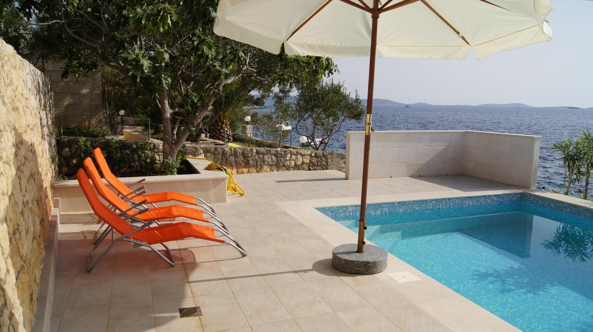 Apartments Niana With Heated Seawater Swimingpool Donji Okrug  Kültér fotó