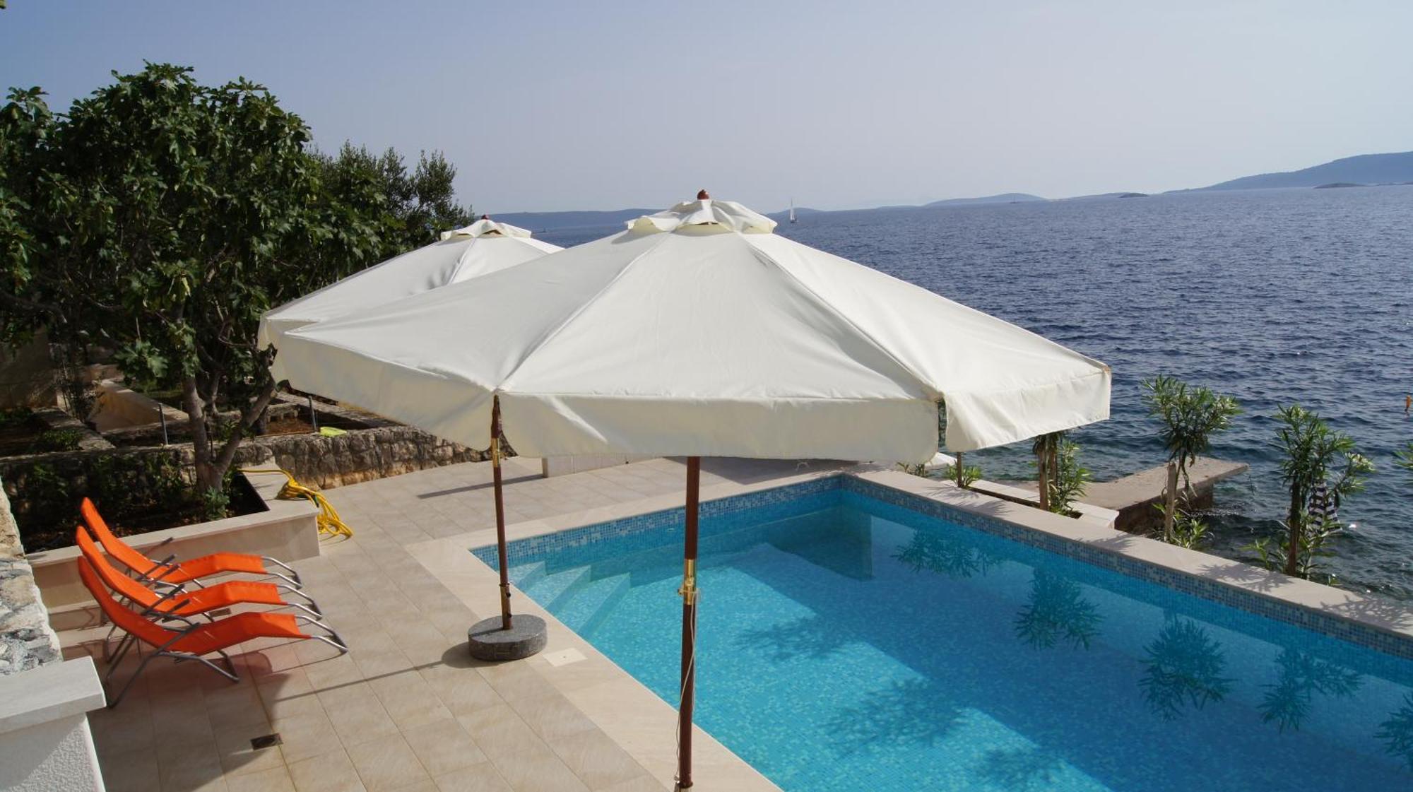 Apartments Niana With Heated Seawater Swimingpool Donji Okrug  Kültér fotó