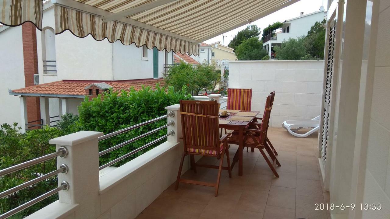 Apartments Niana With Heated Seawater Swimingpool Donji Okrug  Kültér fotó