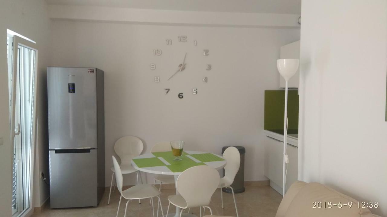 Apartments Niana With Heated Seawater Swimingpool Donji Okrug  Kültér fotó