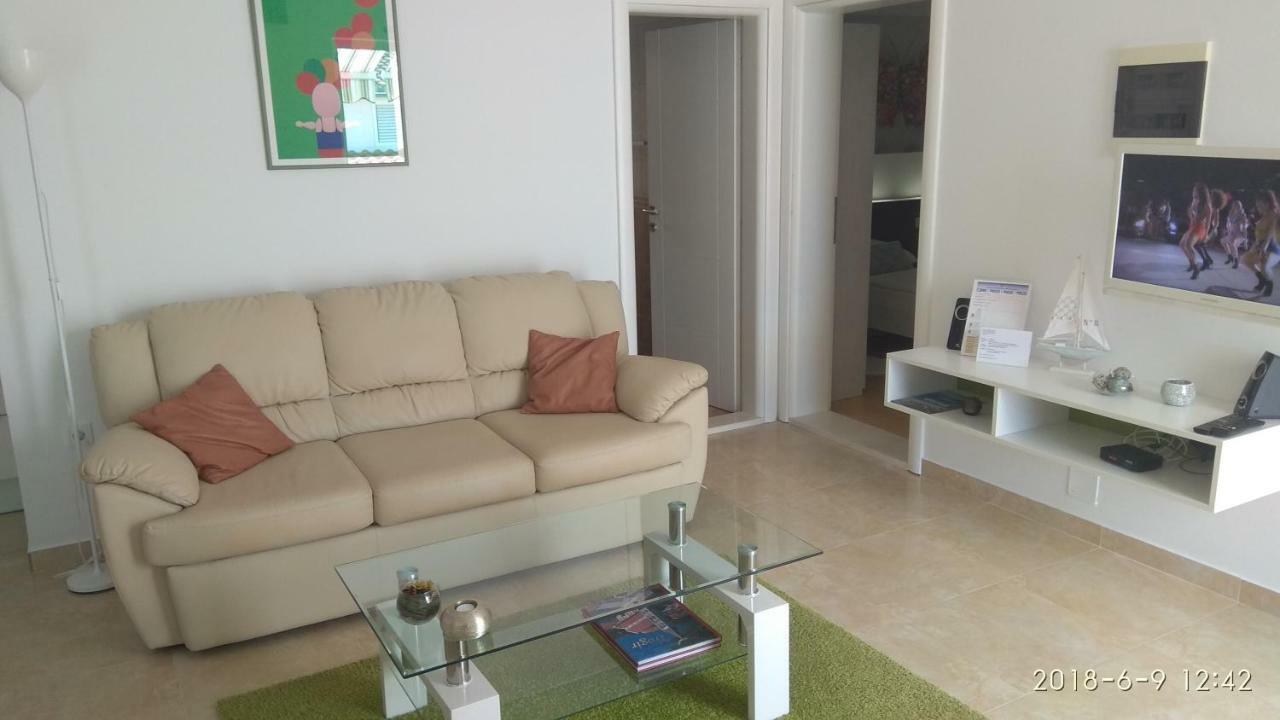 Apartments Niana With Heated Seawater Swimingpool Donji Okrug  Kültér fotó