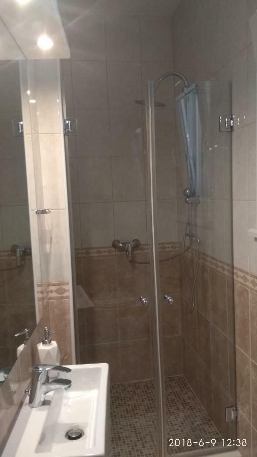 Apartments Niana With Heated Seawater Swimingpool Donji Okrug  Kültér fotó